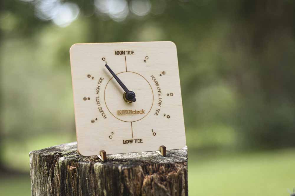 Classic square tide clock